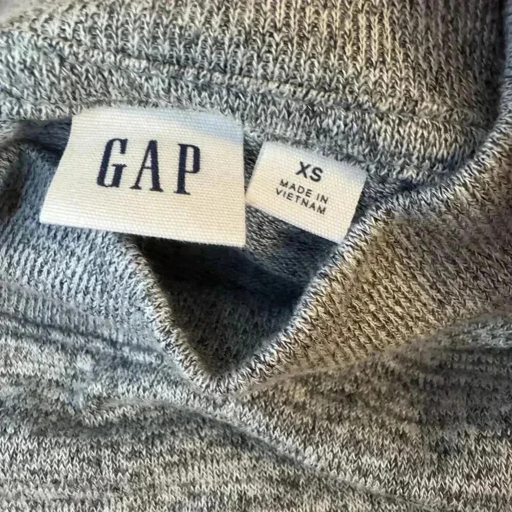 GAP Sweater Womens XS Lightweight Gray Long Sleeve Knit - Picture 7 of 7